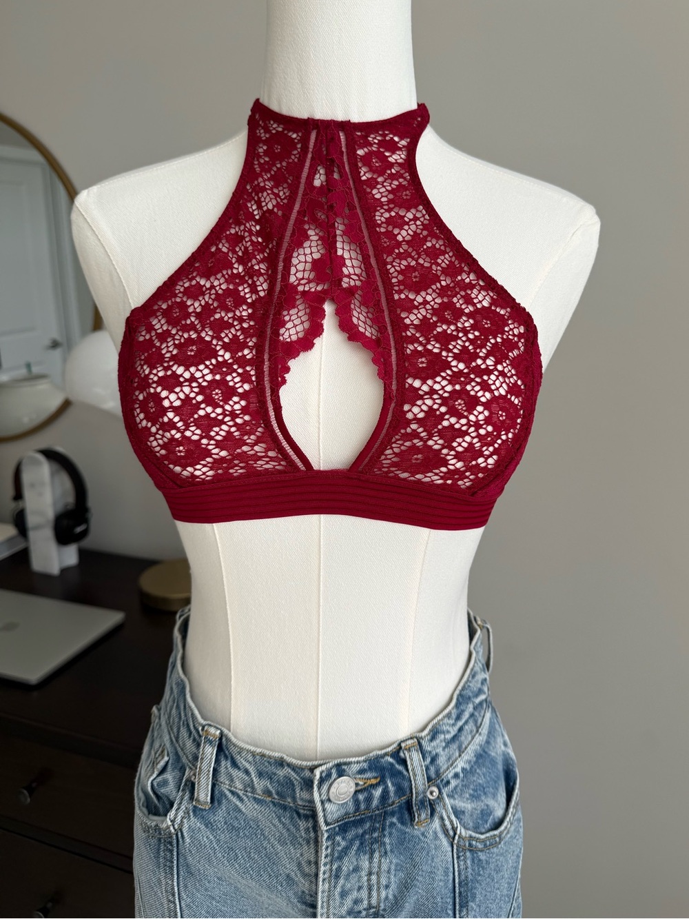 VICTORIA’S SECRET Very Sexy Lace Halter Bralette